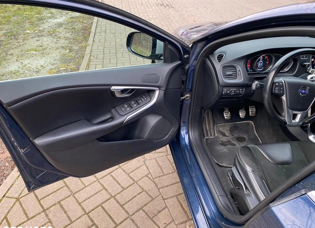 Volvo V40 cena 31900 przebieg: 303000, rok produkcji 2014 z Wrocław małe 67
